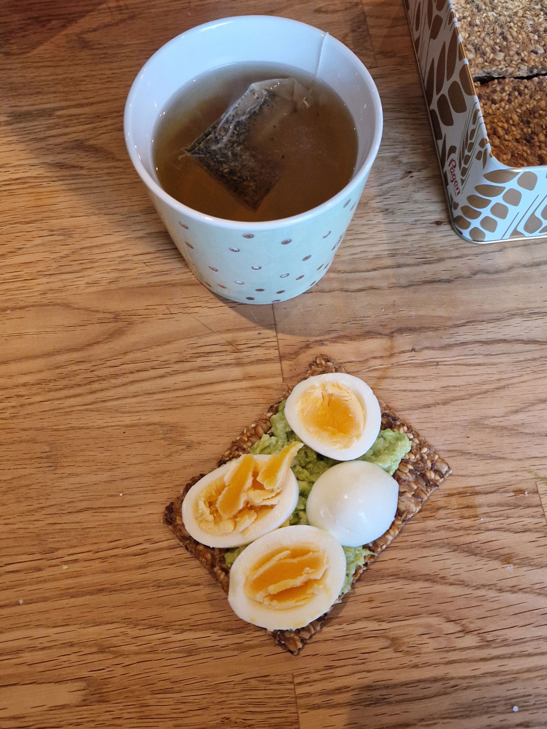 Testa en enkel och god ägg- & avokadomacka – full av protein, nyttiga fetter och smak! Perfekt som mellanmål, frukost eller lätt lunch.